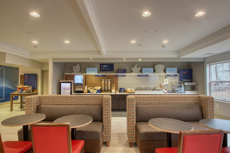 Holiday Inn Express Hotel & Suites Oshkosh - State Route 41 By Ihg Exterior foto