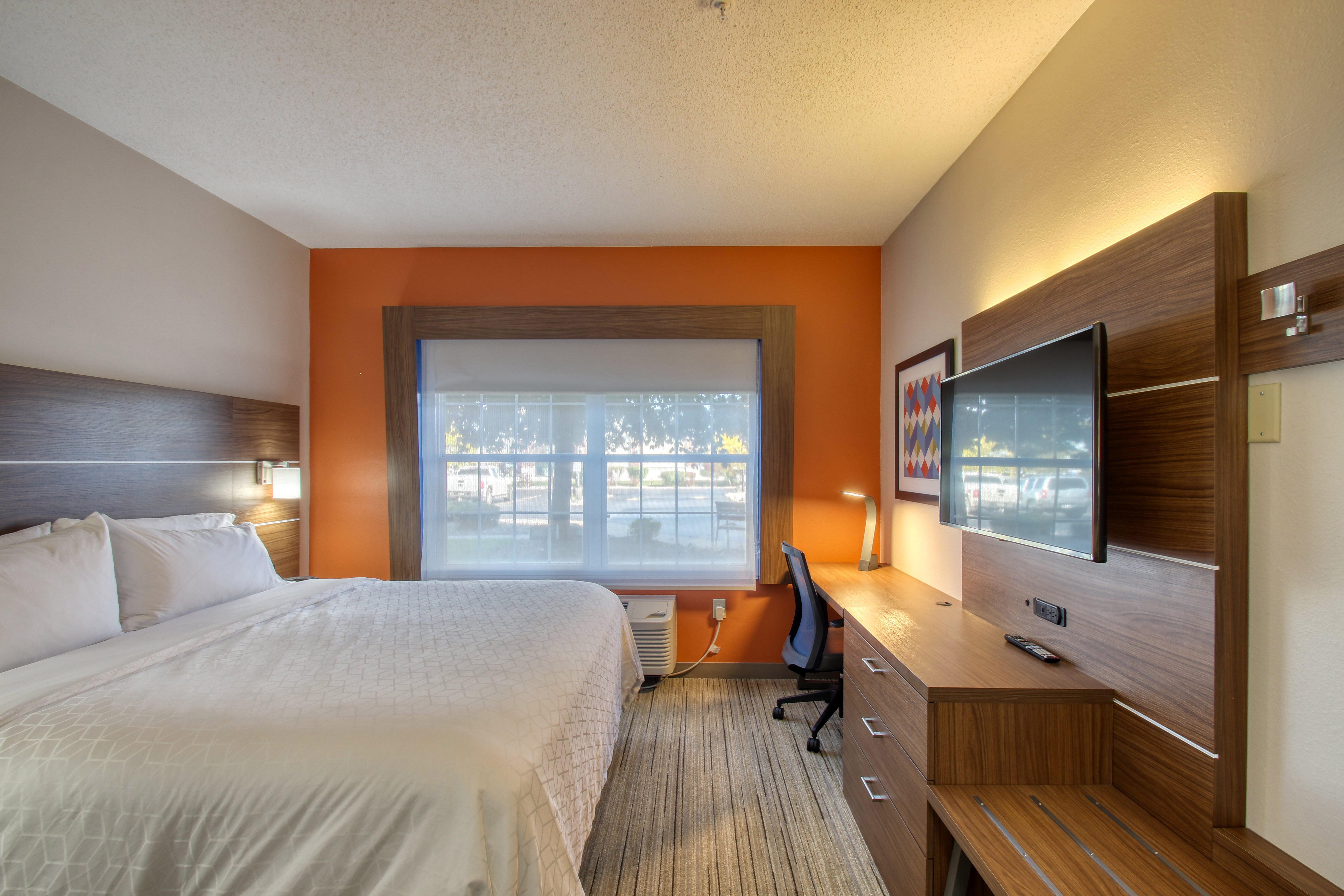 Holiday Inn Express Hotel & Suites Oshkosh - State Route 41 By Ihg Exterior foto
