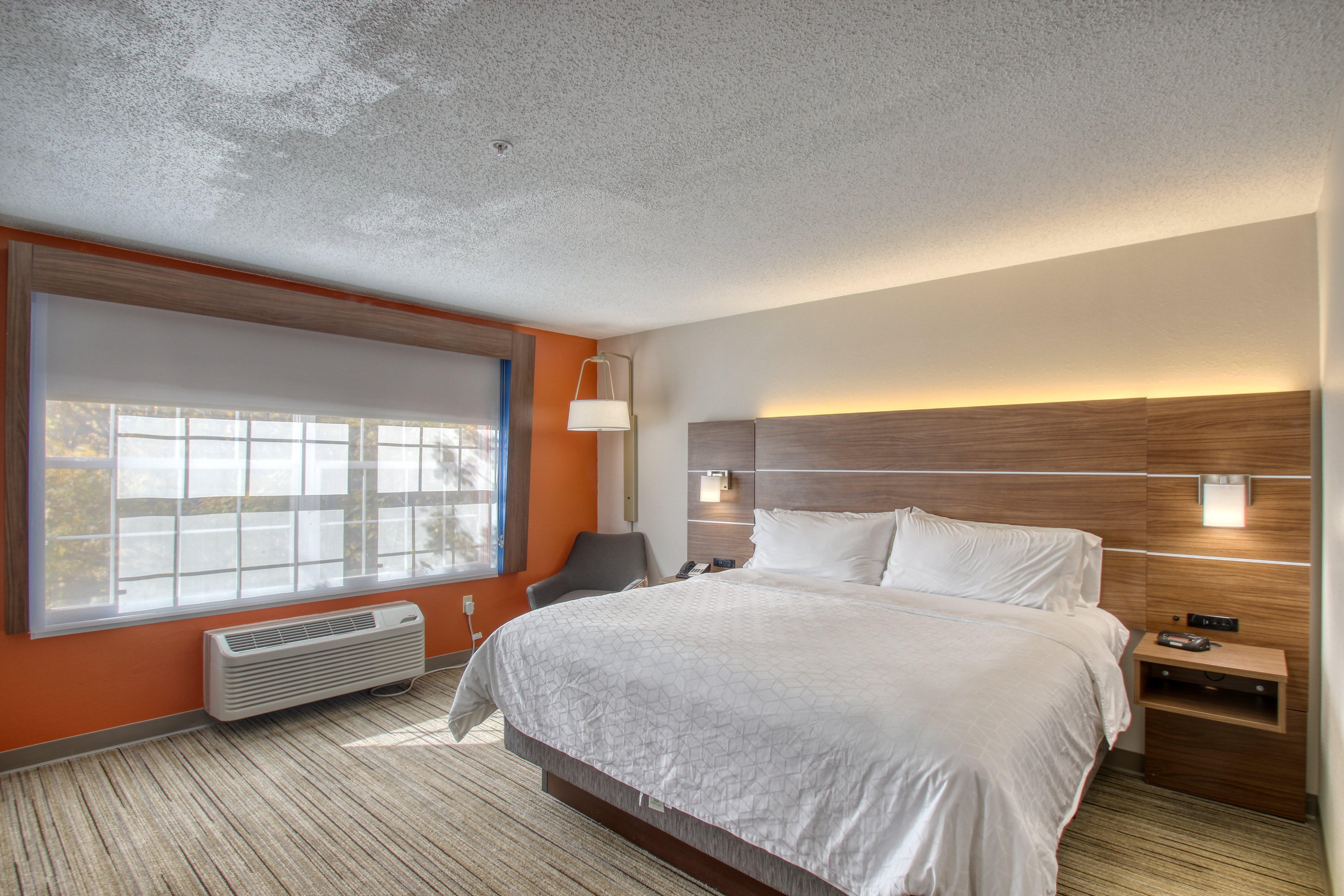 Holiday Inn Express Hotel & Suites Oshkosh - State Route 41 By Ihg Exterior foto