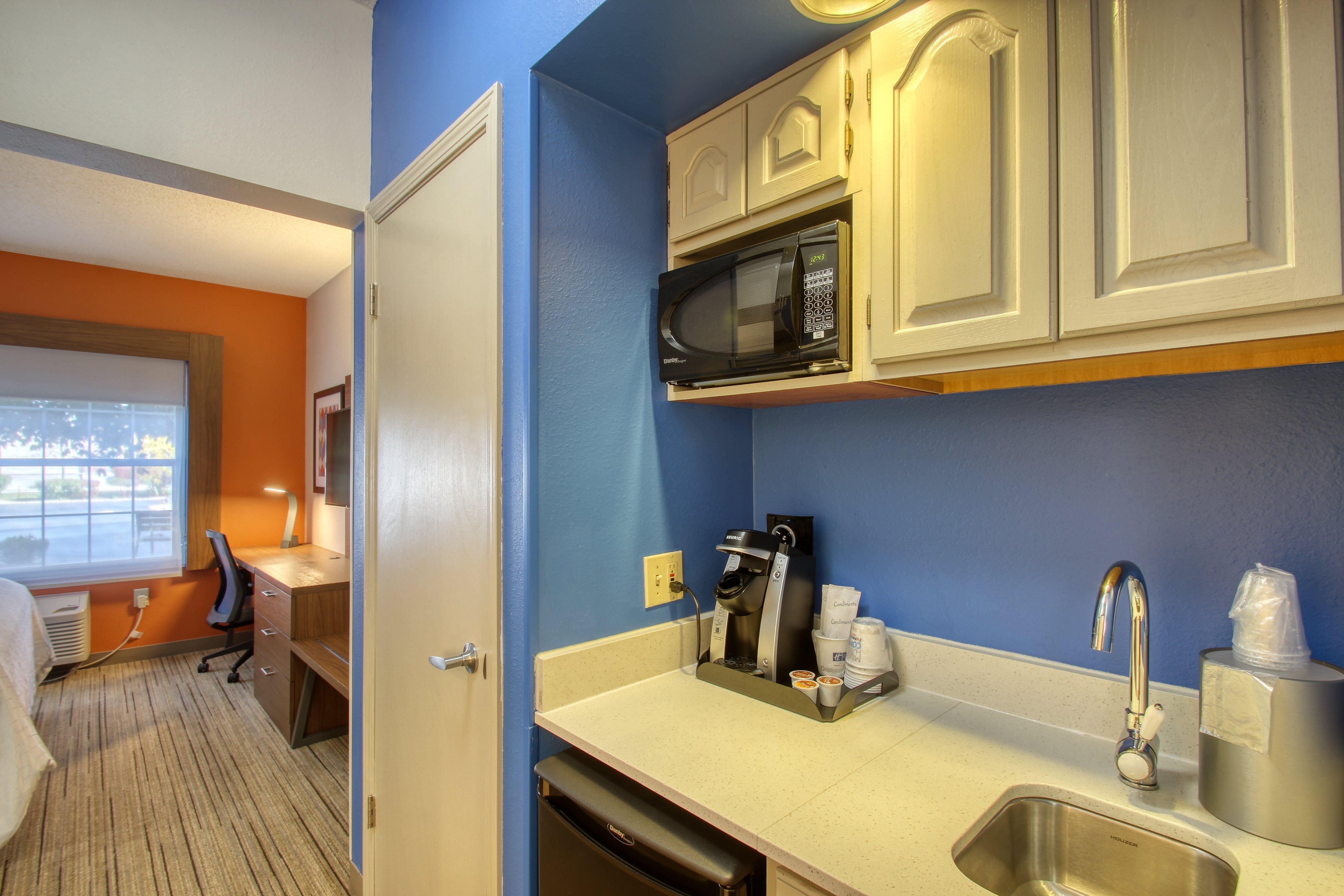 Holiday Inn Express Hotel & Suites Oshkosh - State Route 41 By Ihg Exterior foto
