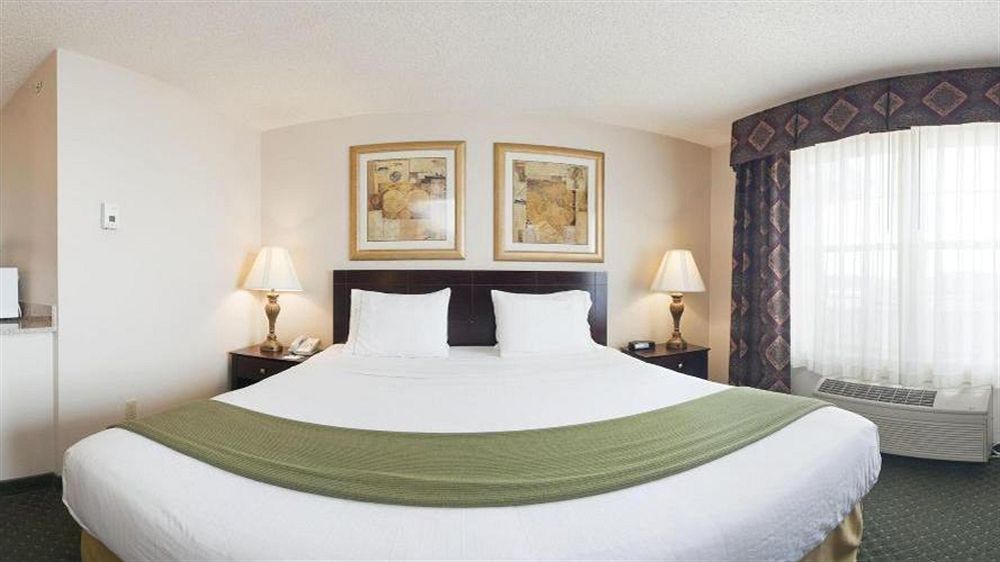 Holiday Inn Express Hotel & Suites Oshkosh - State Route 41 By Ihg Exterior foto