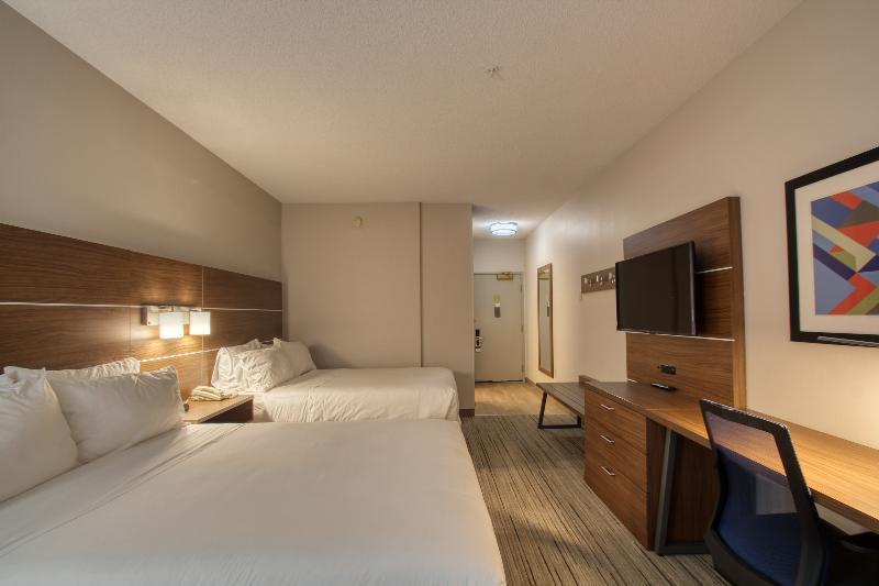 Holiday Inn Express Hotel & Suites Oshkosh - State Route 41 By Ihg Exterior foto